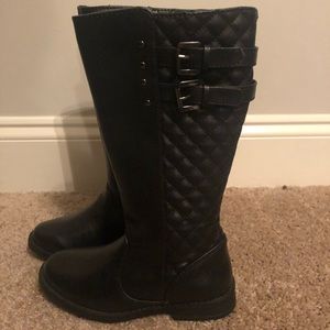 NWT girls black quilted boots size 13